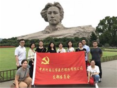 In July 2018, Huibo Medical Party Branch carried out the educational activities of “re-taking the red route to recall the revolutionary martyrs”.